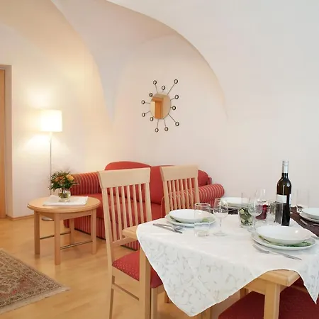 Raiffeisenhof Apartamento *
