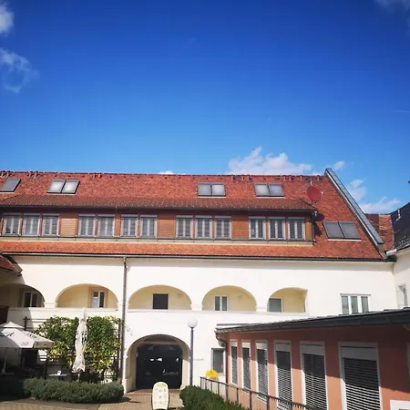 Raiffeisenhof * إيهرينهاوزين