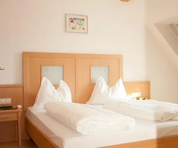 Raiffeisenhof Apartmán *